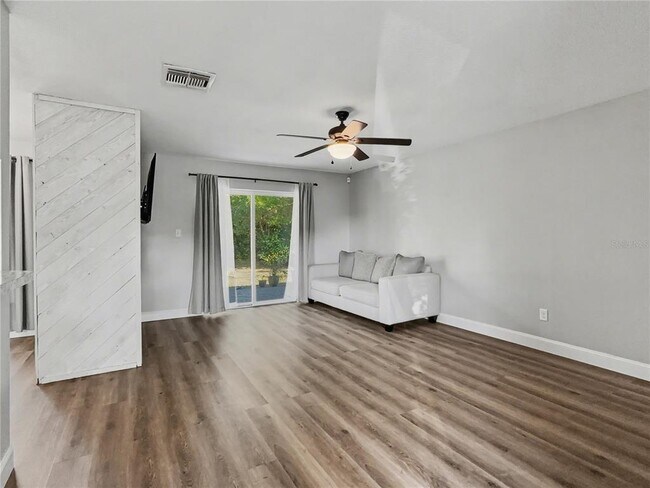 Foto del edificio - 109 Wild Elm Ct