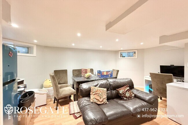 Photo du bâtiment - Spacious 2-Bedroom Basement Unit in Picker...