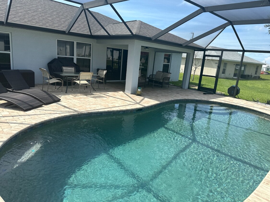 Sparkling heated pool - 3002 NW Douglas Cir