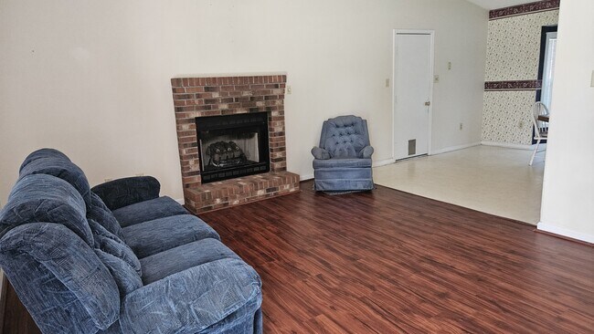 Building Photo - 713 Mill Creek Rd