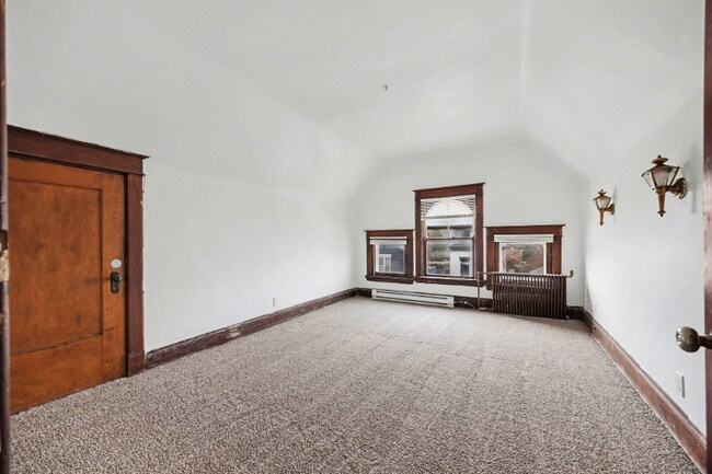 Building Photo - 37 Euclid St