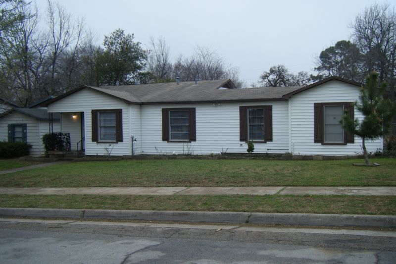 Primary Photo - Very cute 1 story house on corner lot in F...