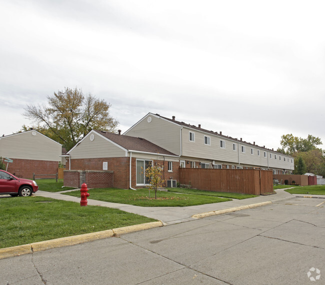 Foto del edificio - New England Townhouses Co-Operative