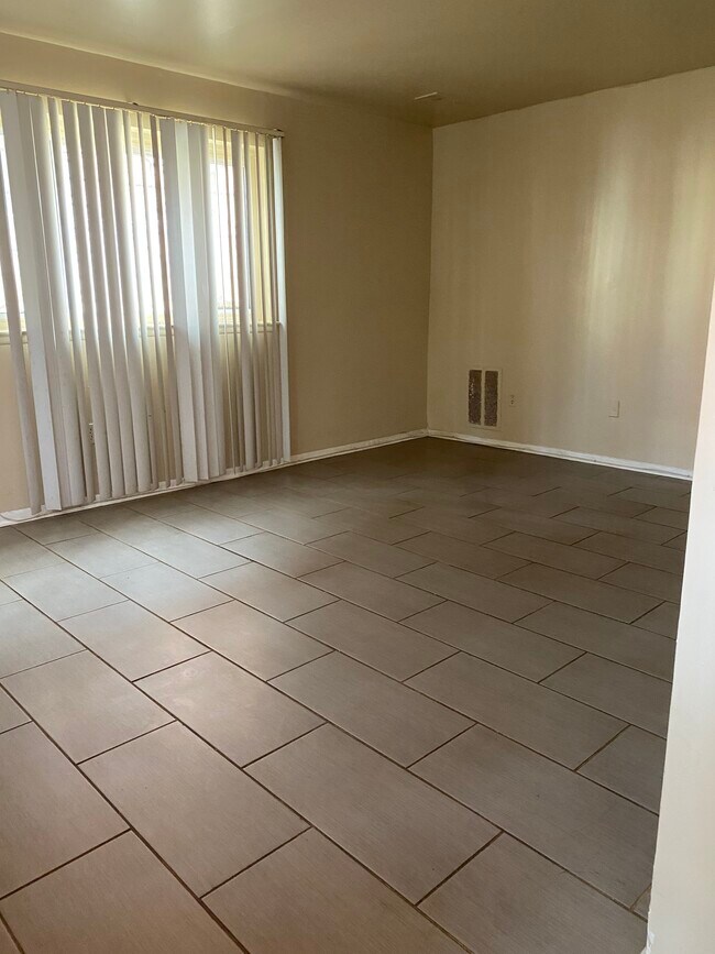 Sala de estar - 4101 Gault Plz NE