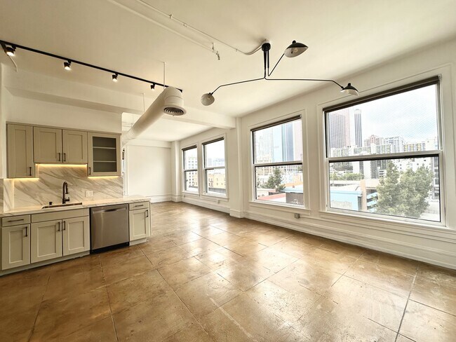 Foto del edificio - 108 W 2nd St