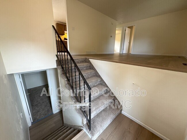 Building Photo - 1389 Commanchero Ct