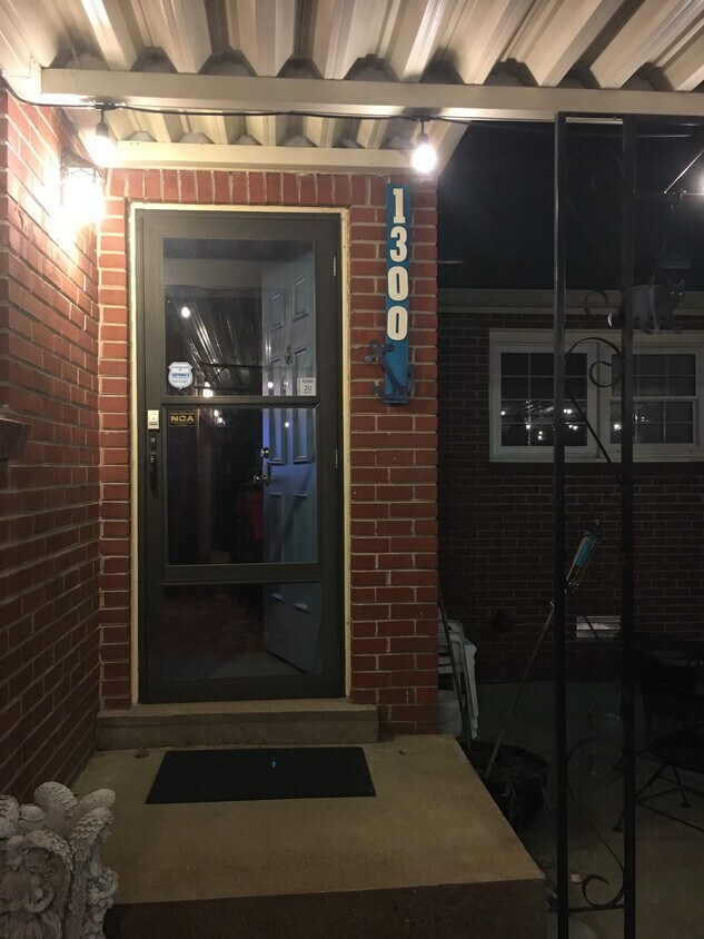 Foto principal - 1300 School Ln