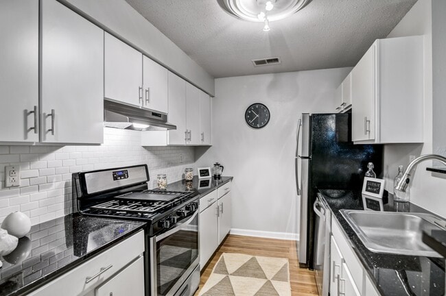 Building Photo - The Henry