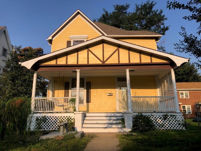 Building Photo - Large House Midtown