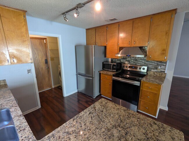 Foto del edificio - 1777 Folkstone Rd