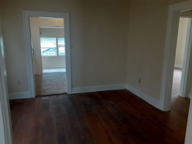 Building Photo - 2Bedroom Home