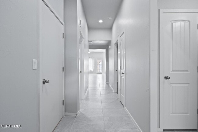 Building Photo - 701 Paseo Musical St