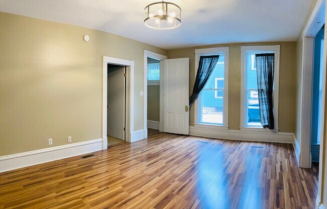Living room - 425 N Summit Ave