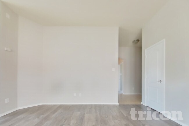 Foto del edificio - 6400 Stone Lake Dr