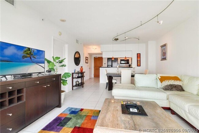 Foto del edificio - 347 N New River Dr E