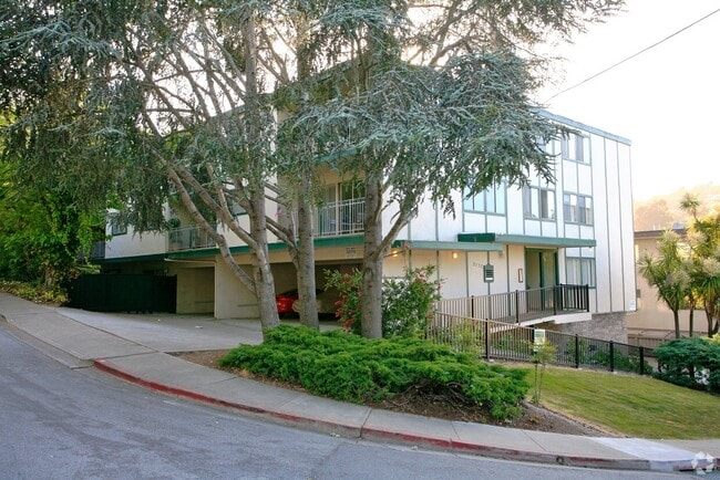 Building Photo - 2157 Carlmont Dr