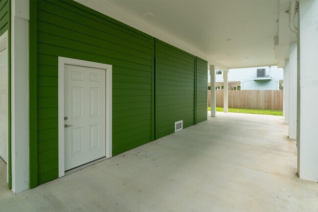 Building Photo - 213 West Dr