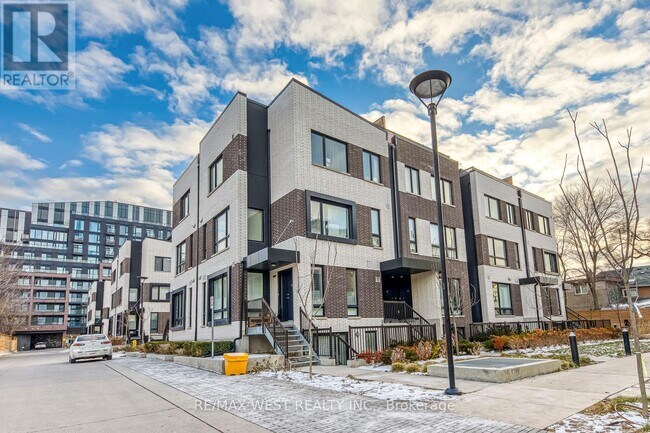 Photo du bâtiment - 30 Ed Clark Gdns