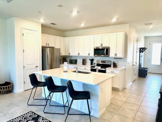 Building Photo - Townhome for rent with garage in Champions...