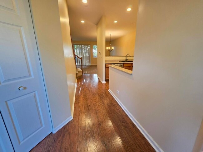 Building Photo - 3045 Kentshire Cir