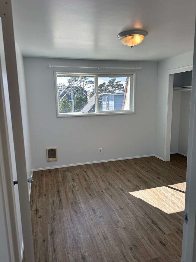 Foto del edificio - 1041 Beach Dr