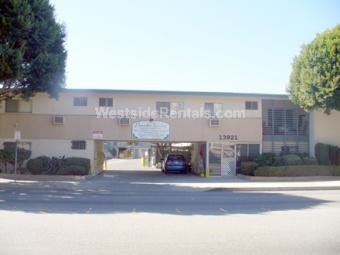 Building Photo - 13921 S Normandie Ave