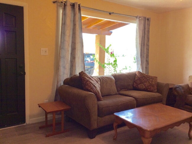 Foto del edificio - 2011 N Van Ness Ave