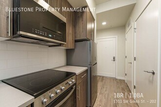 Building Photo - 1311 SW Gibbs St