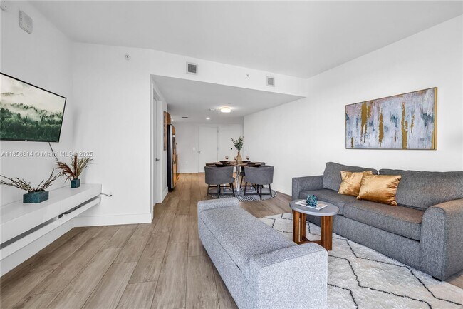 Foto del edificio - 121 NE 34th St