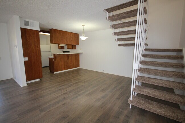 Foto del edificio - 3 Bedroom/2.5 Bath Townhouse in Heart of UTC