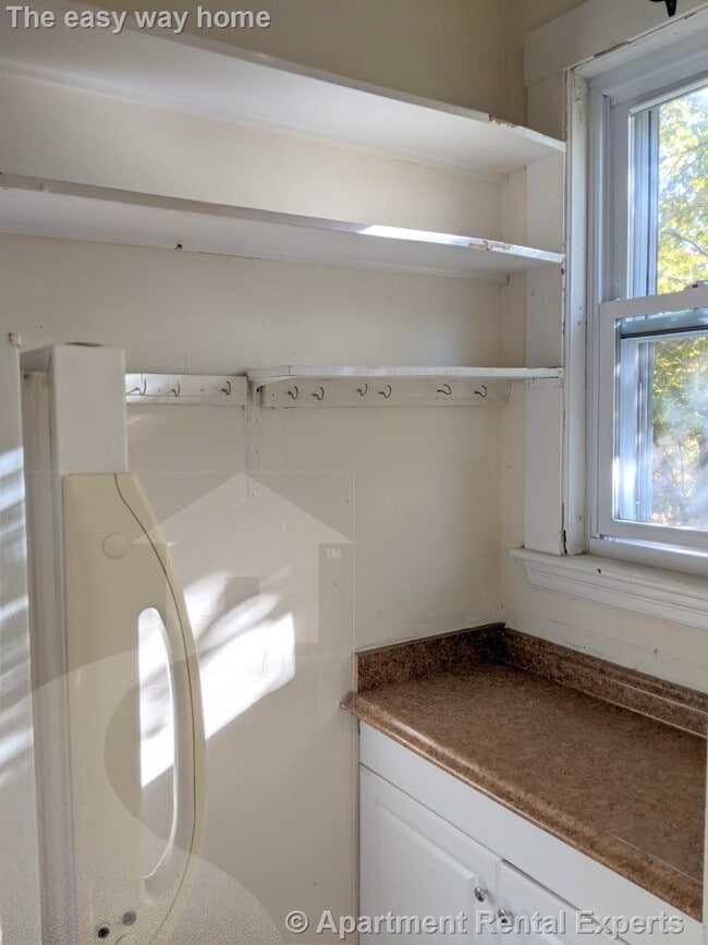 Building Photo - 18 Sanborn Ave