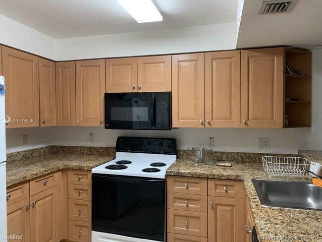 Foto del edificio - 2 br, 2 bath  - 4920 NW 79th Ave