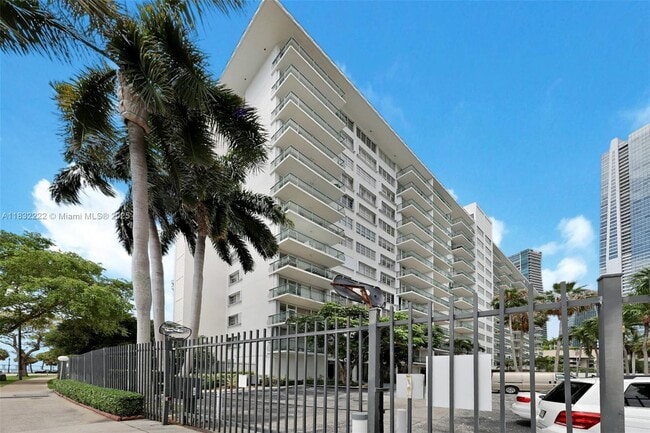 Building Photo - 1408 Brickell Bay Dr