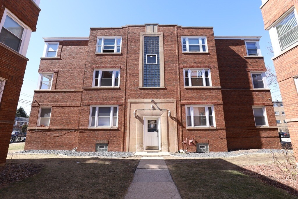 7520 Ridge Unit S2, Chicago, IL 60645 Condo for Rent in Chicago, IL