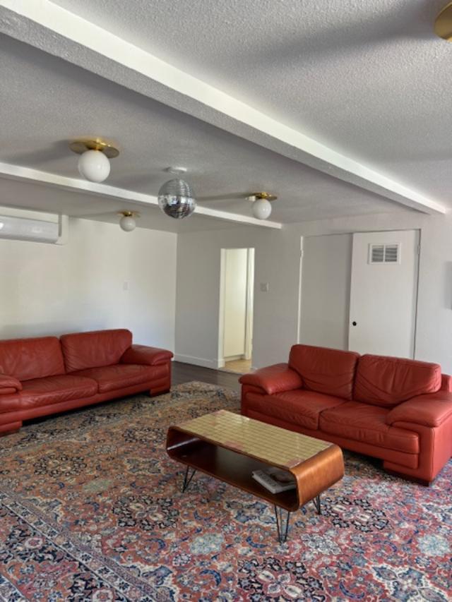 Foto del edificio - 2218 N San Antonio Rd