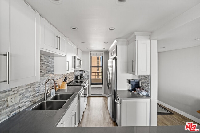 Building Photo - 4314 Marina City Dr