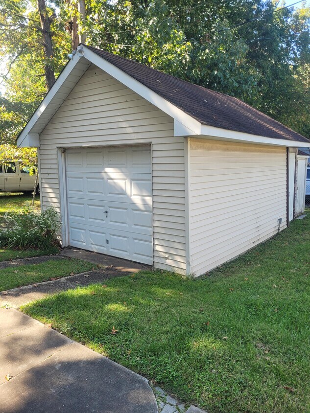 Primary Photo - 745 Highland Ave