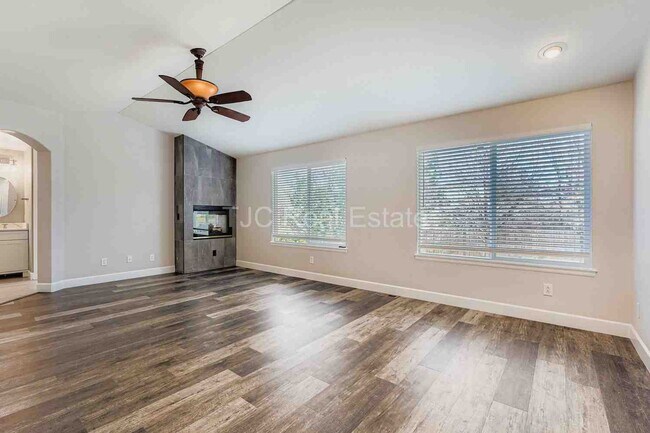 Foto del edificio - Cherry Creek School District