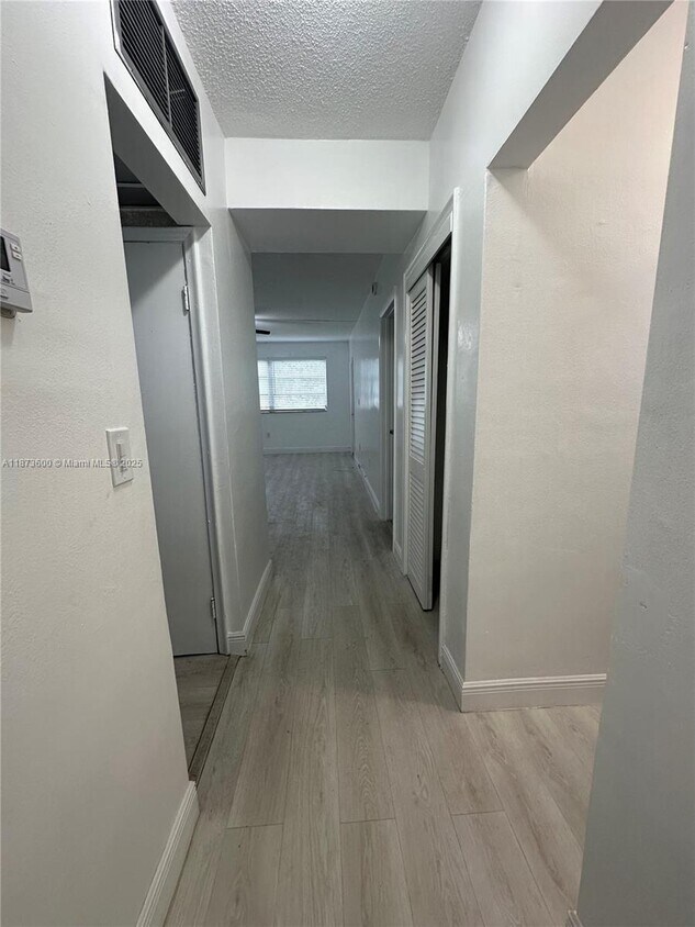 Foto principal - 20200 NE 29th Ct