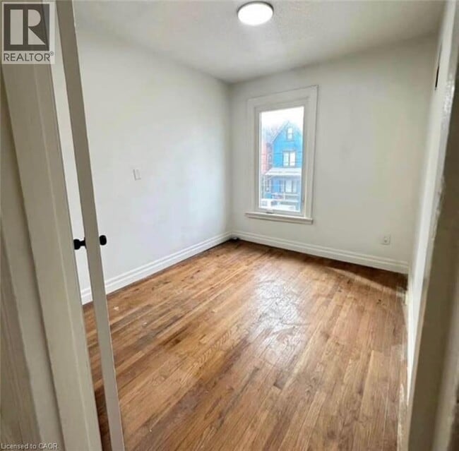 Building Photo - 216 John St N