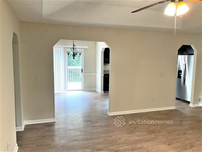 Building Photo - 2227 Chateau Dr
