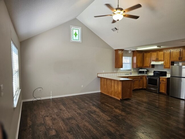 Building Photo - 204 N Cypress St