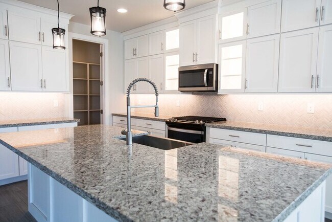Foto del edificio - Stunning home in gated McClellan Ranch.