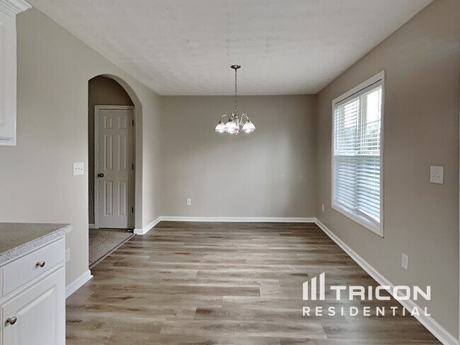 Building Photo - 347 Royal Oaks Dr