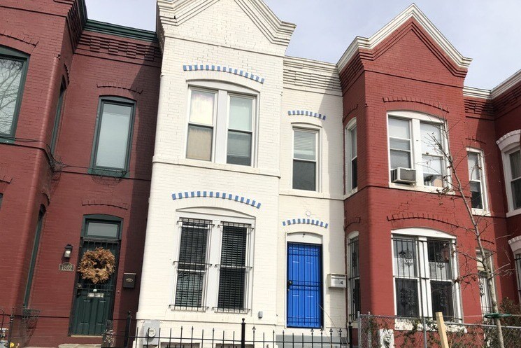 Enorme casa de 5 dormitorios en DC con 2 cocinas - 1204 Florida Ave NE