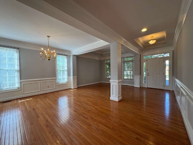 Building Photo - Spacious Elegance in Gated Piedmont!