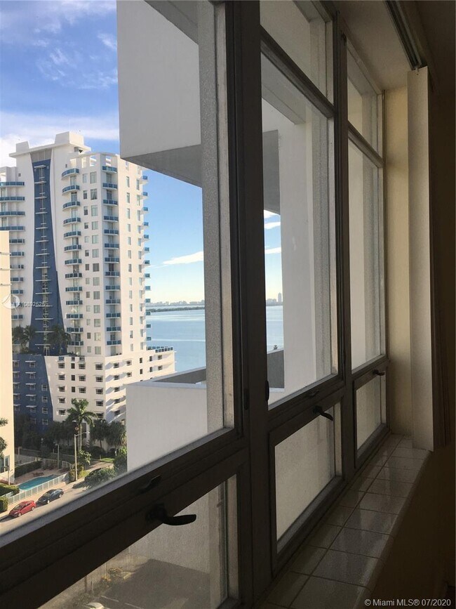 Building Photo - 2121 N Bayshore Dr