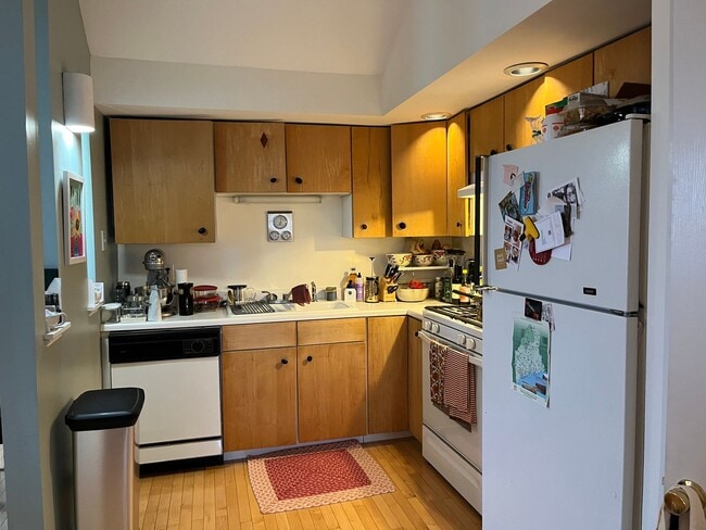 Building Photo - Beautiful In-Town Two Bedroom...