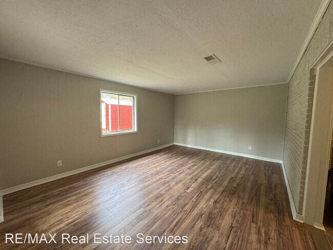Building Photo - 3 br, 1.5 bath House - 3418 Ponderosa