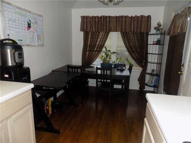 Building Photo - 321 Juniper Dr